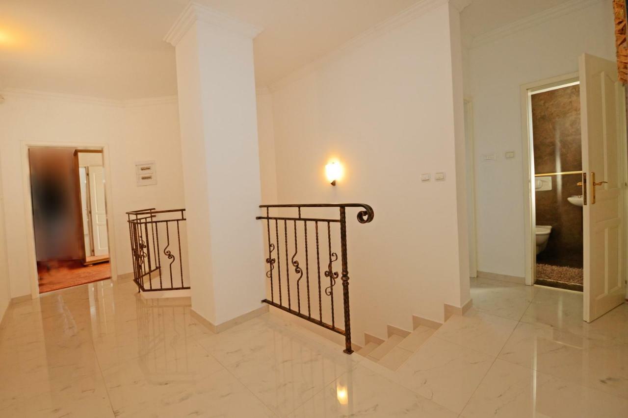 Zare Villa *