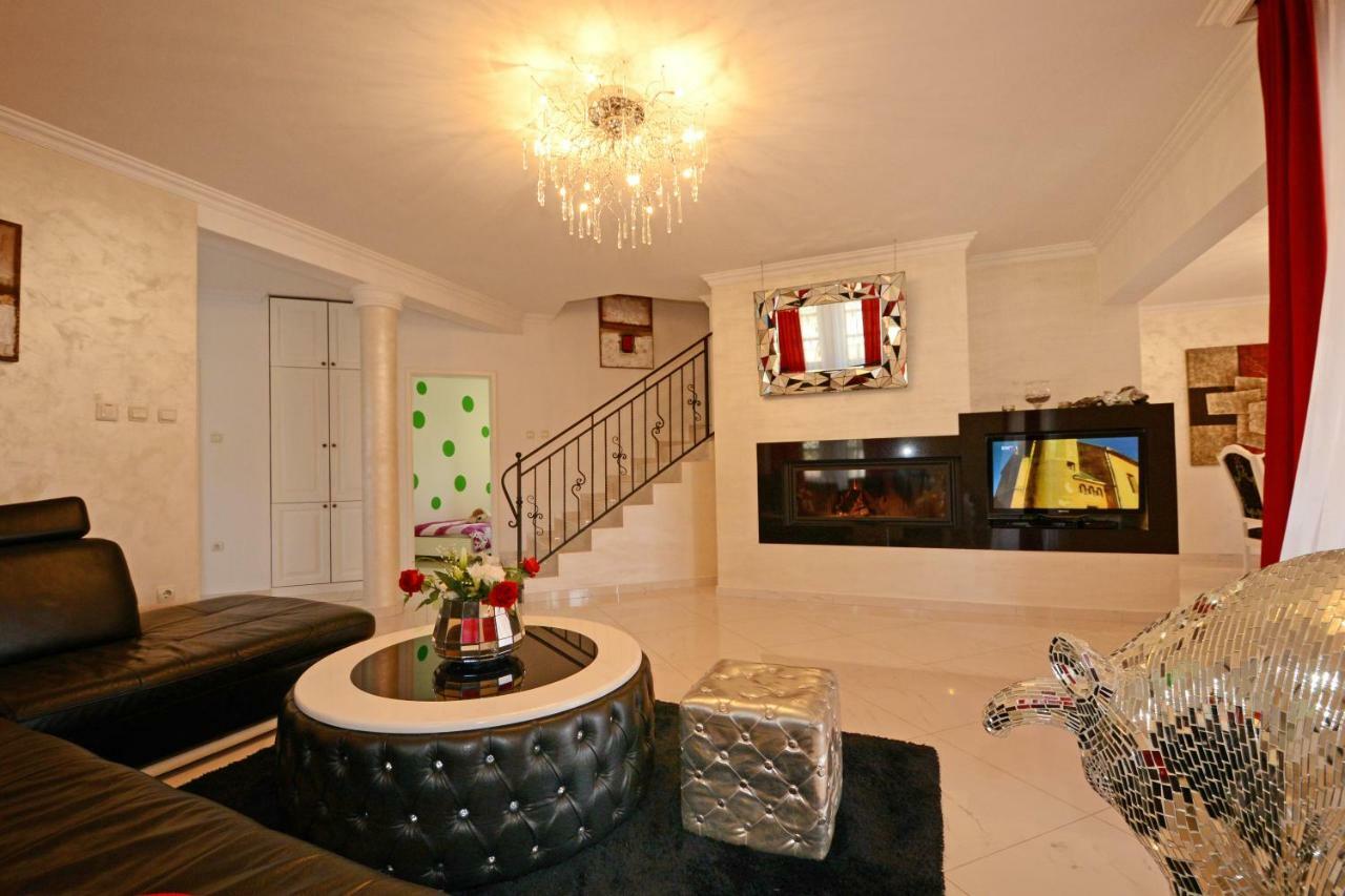 Zare Villa *