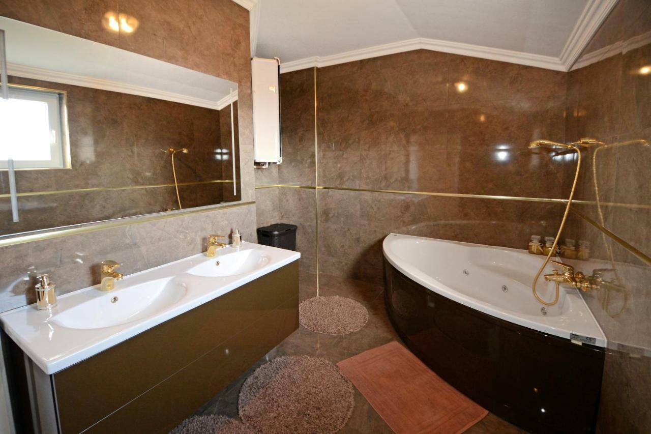 Villa Zare *